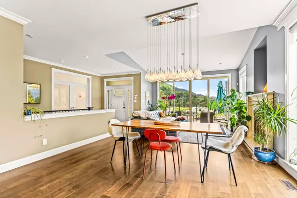 915 Thistle PL Britannia Beach, BC V0N 1J0