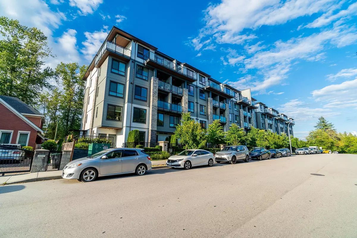 Surrey, BC V3R 0G2,15351 101 AVE #317