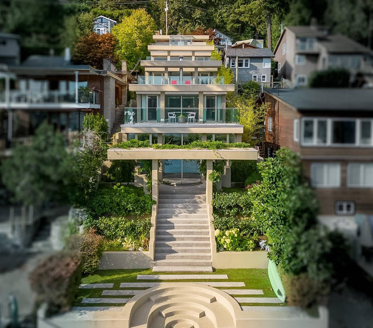 2724 Panorama DR, North Vancouver, BC V7G 1V6