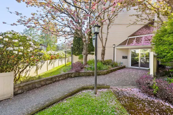 1155 Ross RD #204, North Vancouver, BC V7K 1C6