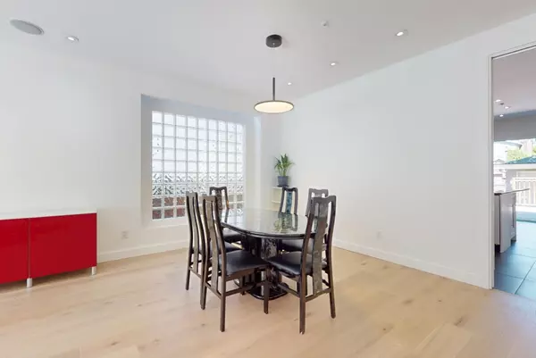 Vancouver, BC V6R 3B1,4447 W 15th AVE