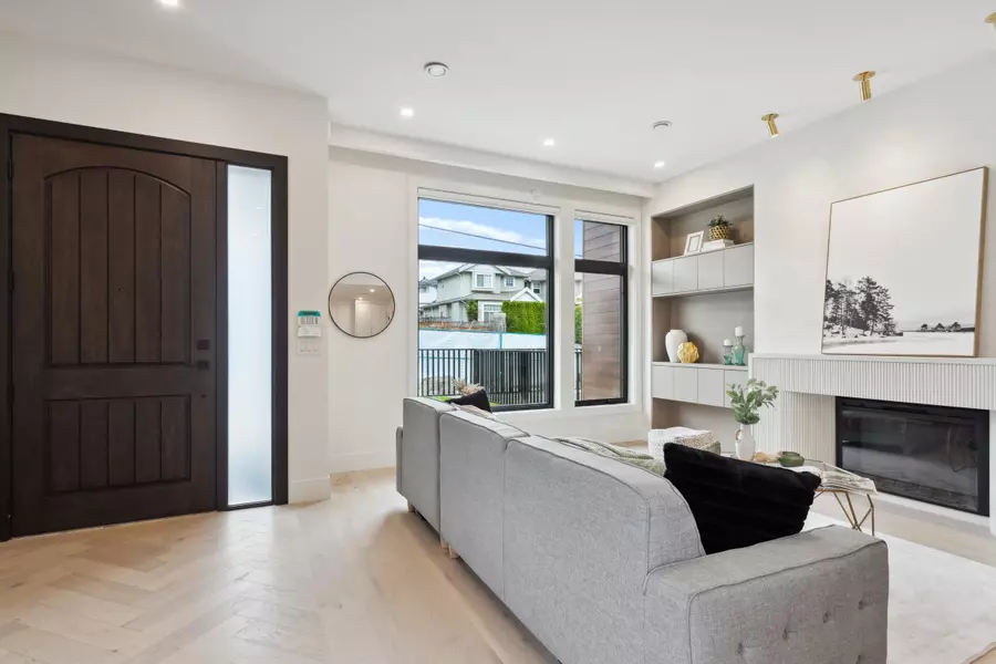 1038 Delestre AVE #101, Coquitlam, BC V3K 2H2