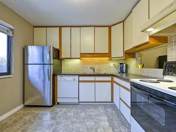 Coquitlam, BC V3C 4K1,2980 Mariner WAY #8