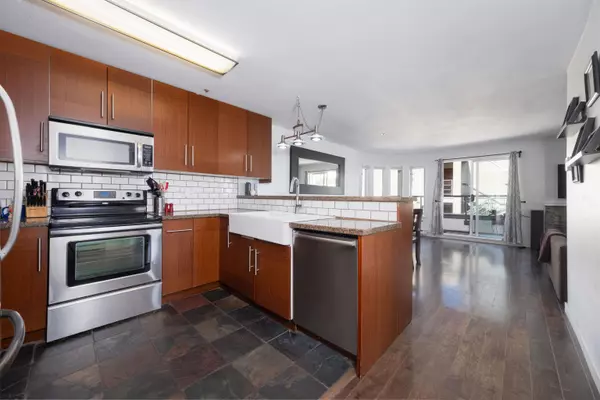 North Vancouver, BC V7L 1C3,118 E 2nd ST #403