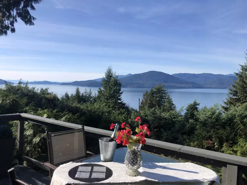 20 Oceanview RD, Lions Bay, BC V0N 2E0