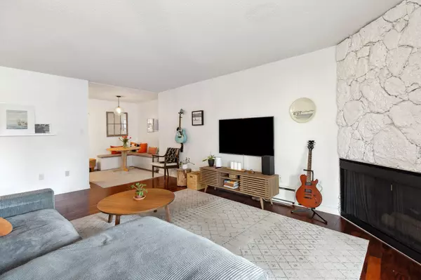 North Vancouver, BC V7M 2N7,1610 Chesterfield AVE #301