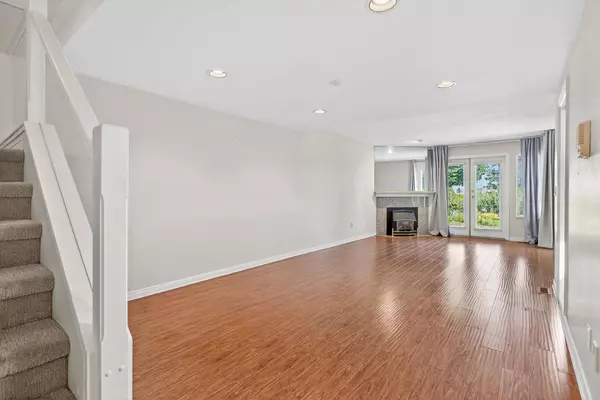 Port Coquitlam, BC V3C 6B8,1207 Confederation DR #24