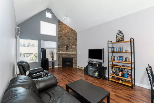 Burnaby, BC V3N 4W7,7465 Sandborne AVE #307