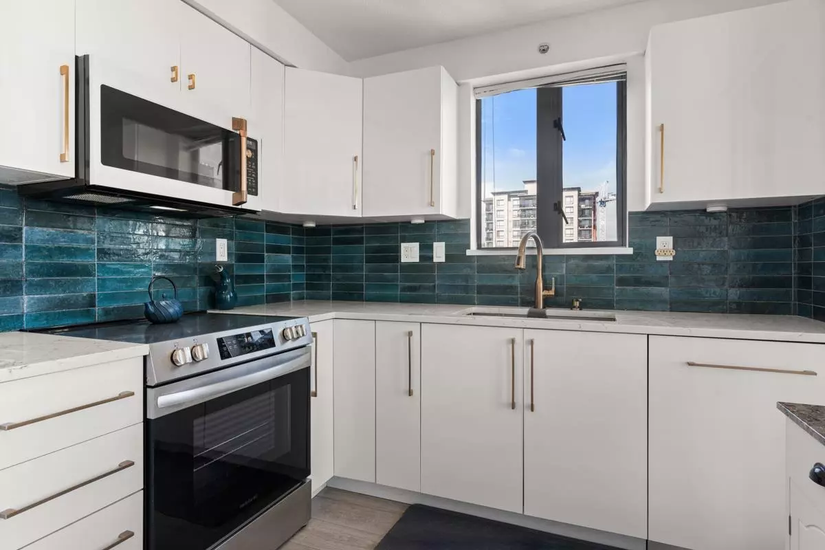 New Westminster, BC V3M 1A5,850 Royal AVE #1801