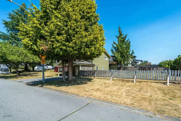 Surrey, BC V3S 5E4,14458 Chartwell DR