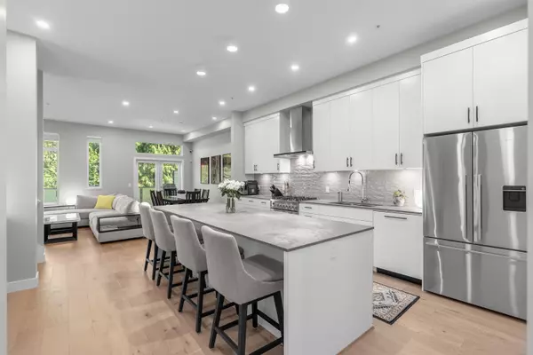North Vancouver, BC V7R 4K3,4676 Capilano RD