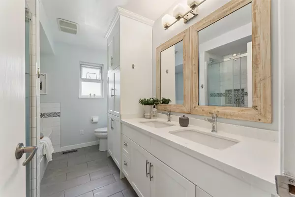 North Vancouver, BC V7L 3C3,506 E 21st ST