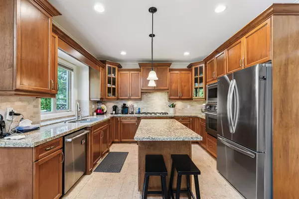North Vancouver, BC V7N 3R9,3512 Calder AVE