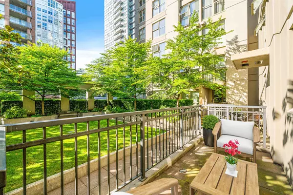 989 Richards ST #TH8, Vancouver, BC V6B 6R6