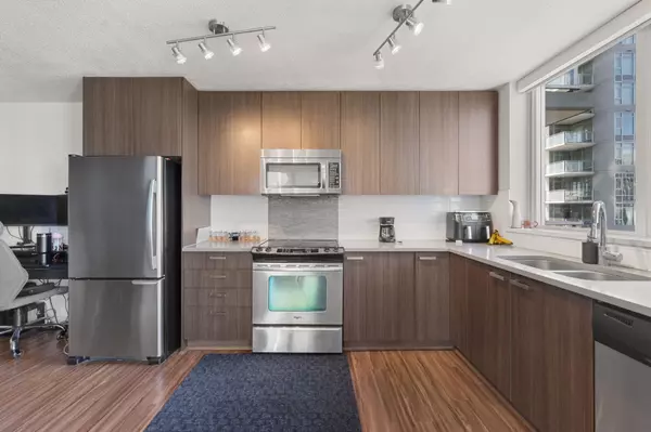 13325 102a AVE #2606 Surrey, BC V3T 0J5
