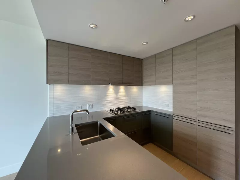 7388 Kingsway #903, Burnaby, BC V3N 0G9