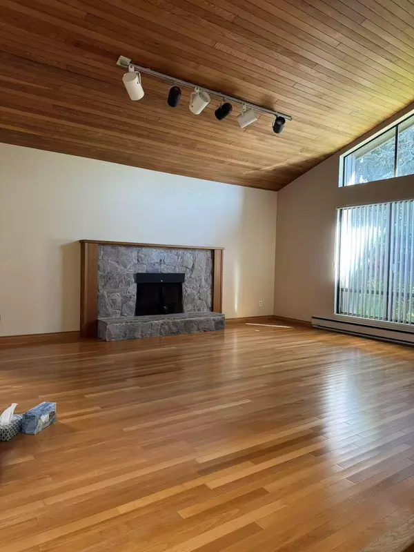 Richmond, BC V7C 4N8,6551 Dunsany Pl