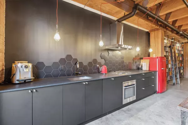 Vancouver, BC V6A 0A5,55 E Cordova ST #314