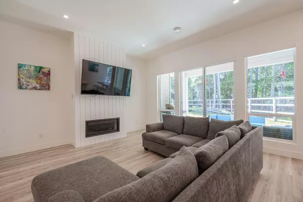 11120 Sunshine Coast HWY Pender Harbour, BC V7Z 1B9