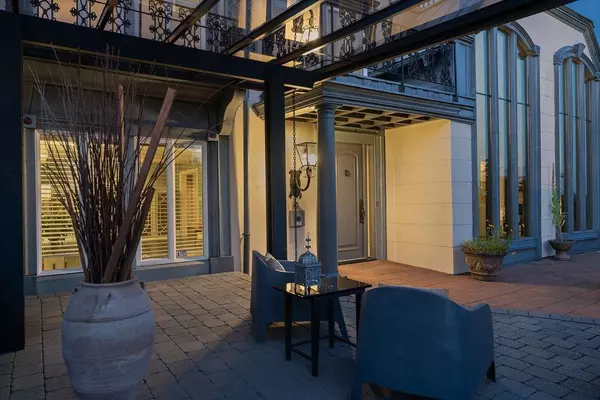 North Vancouver, BC V7N 2R8,284 Sandringham CRES