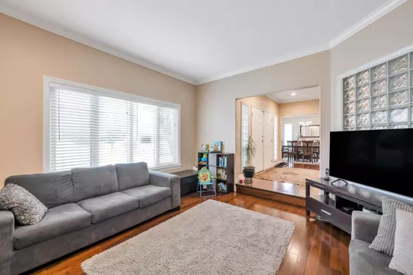 Vancouver, BC V5S 3N4,6271 Arlington ST