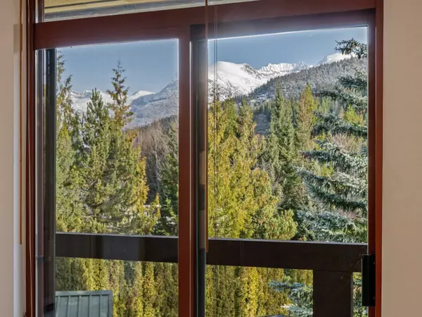 Whistler, BC V8E 1J7,8080 Nicklaus North BLVD #207