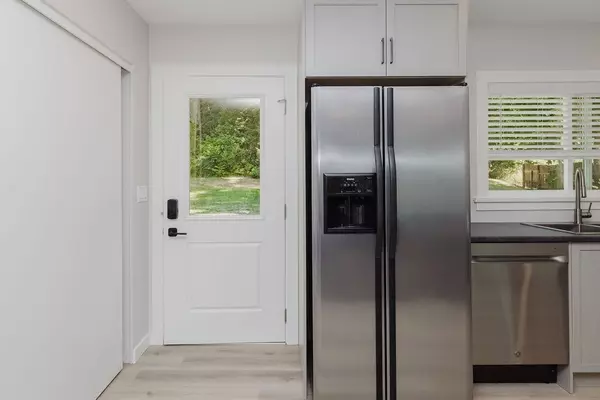 Gibsons, BC V0N 1V7,970 Cemetery RD