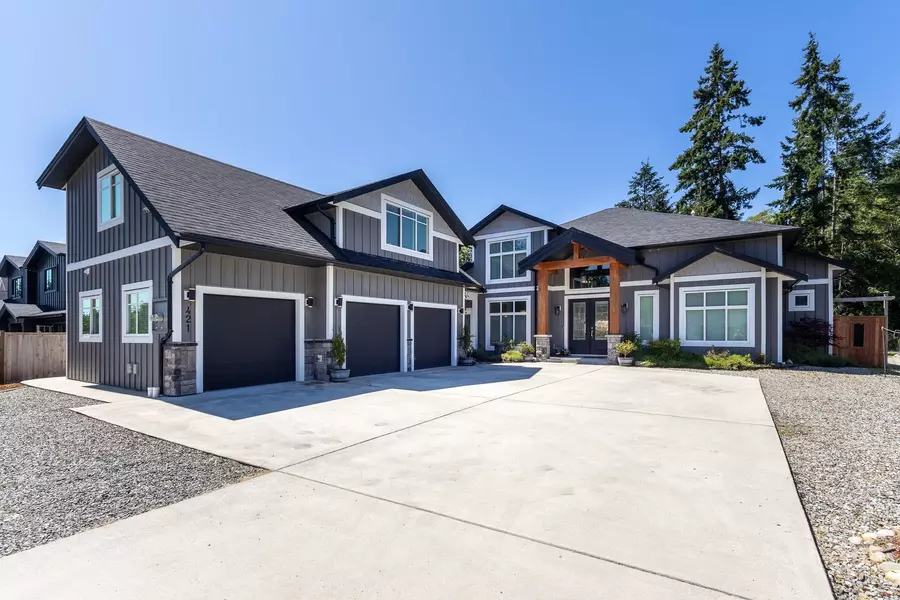 421 Solaz PL, Gibsons, BC V0N 1V5