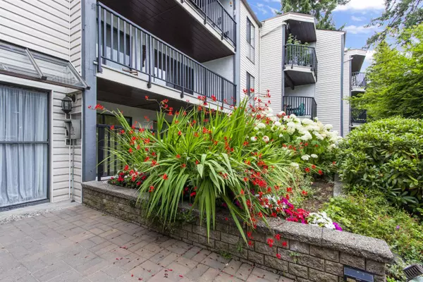Surrey, BC V3R 7W7,9952 149 ST #101