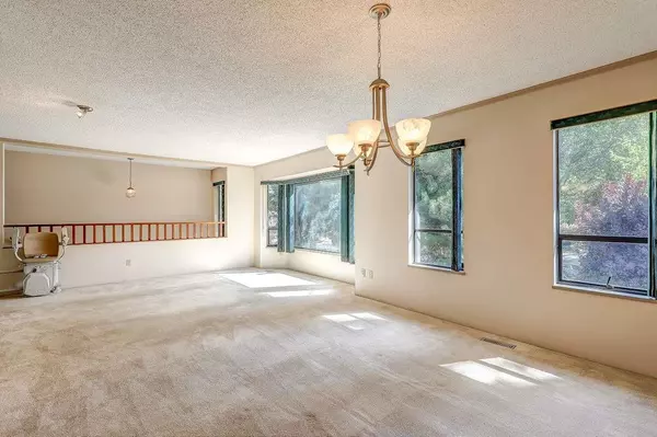 Surrey, BC V3R 8E2,9469 148a ST