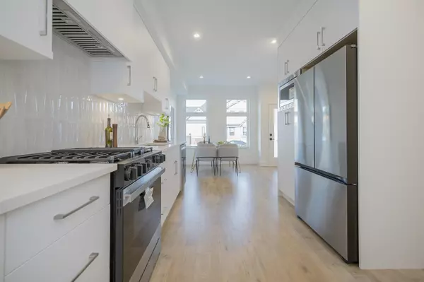 Surrey, BC V3V 0H2,12770 105 AVE #10