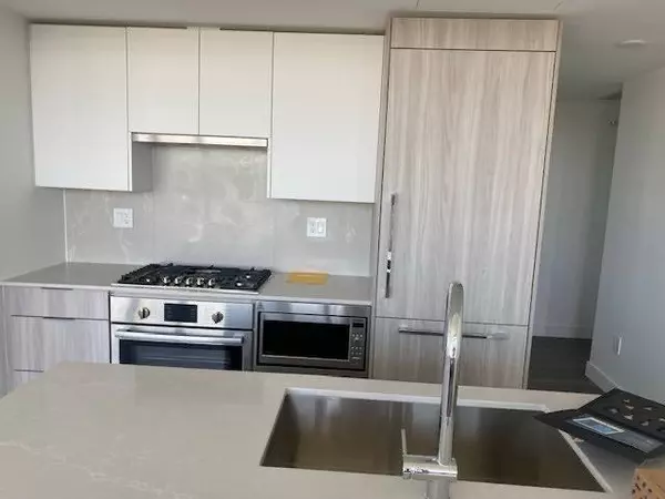 Coquitlam, BC V3K 3T3,901 Lougheed HWY #1506
