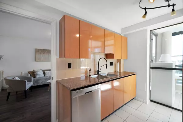 1189 Howe ST #2703 Vancouver, BC V6Z 2X4