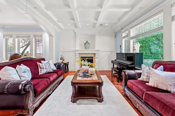 Vancouver, BC V6M 1A2,1030 W 33rd AVE