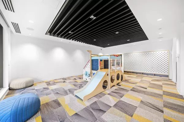 Burnaby, BC V3J 0M2,3833 Evergreen PL #1509