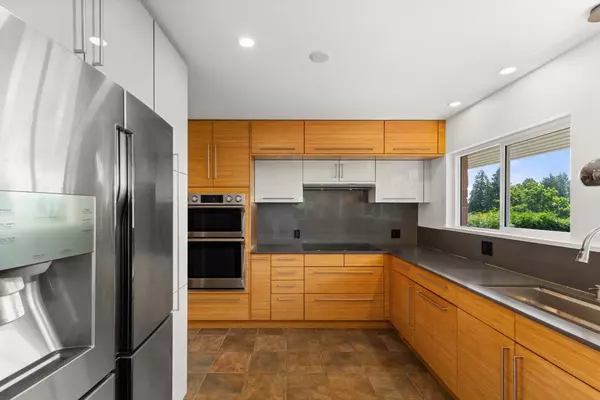 West Vancouver, BC V7V 2G4,2784 Lawson AVE