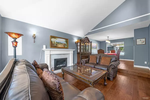 Surrey, BC V4A 8Z8,15033 21b AVE