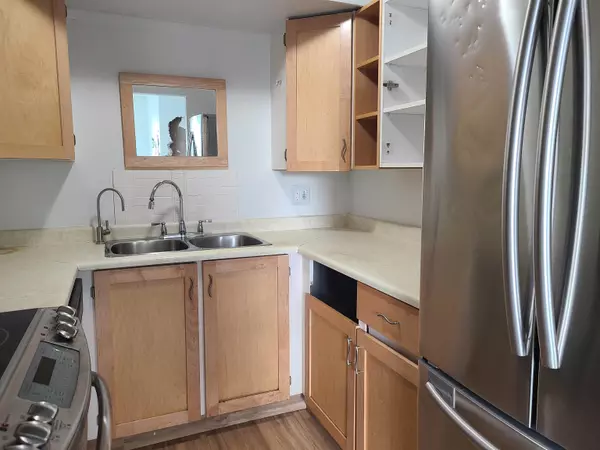 White Rock, BC V4B 4A1,1341 George ST #312