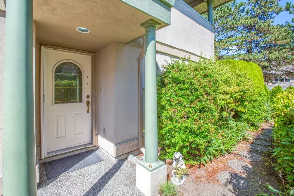 Surrey, BC V3W 0R8,13888 70 AVE #212