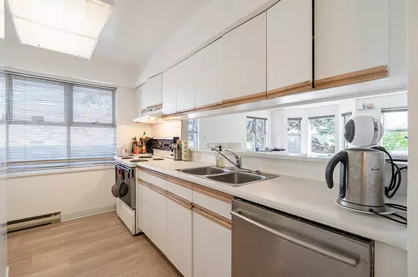 Vancouver, BC V6P 2Z7,1518 W 70th AVE #210