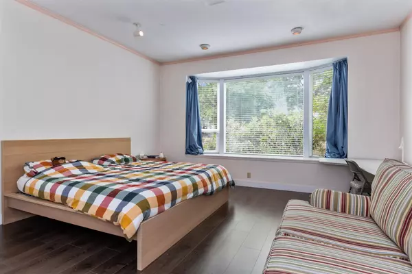 Vancouver, BC V5Y 3J9,5564 Elizabeth ST