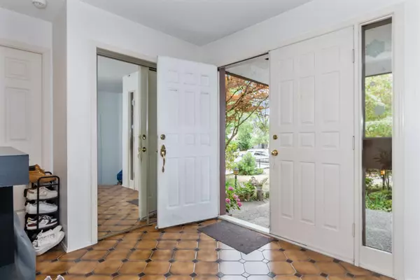 Vancouver, BC V5Y 3J9,5564 Elizabeth ST