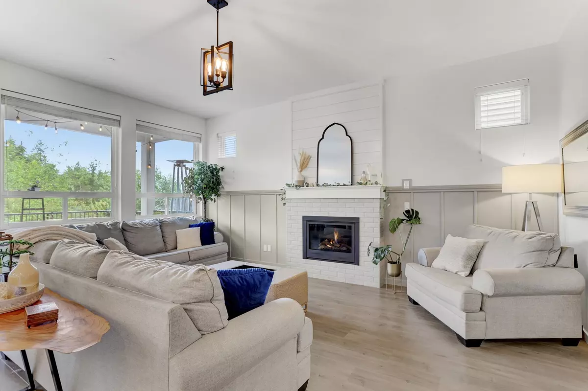 Maple Ridge, BC V2W 1G6,10597 Jackson RD