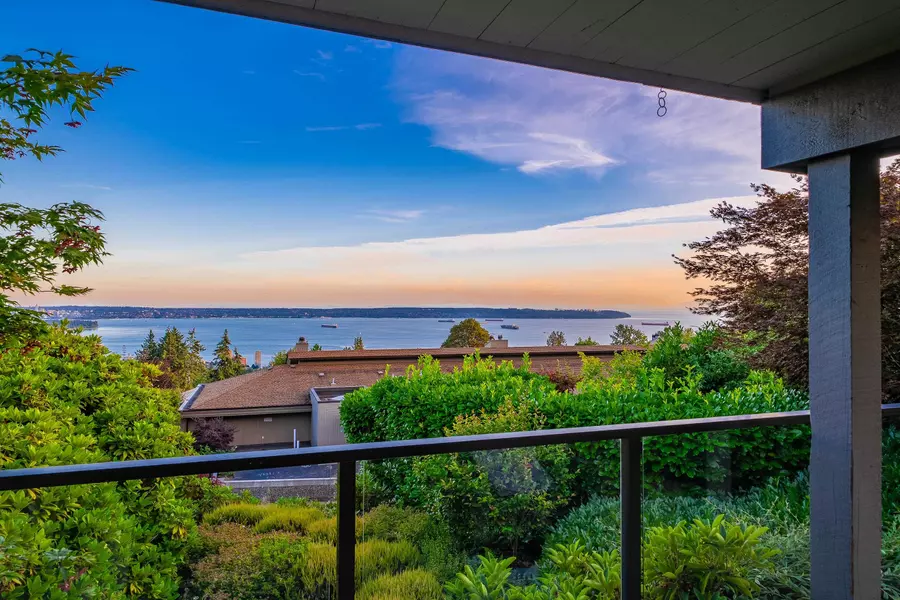 2214 Folkestone WAY #18, West Vancouver, BC V7S 2X7