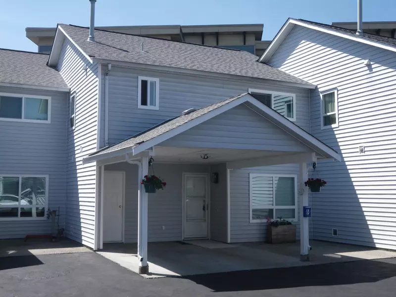 19952 56 AVE #4, Langley, BC V3A 3X9