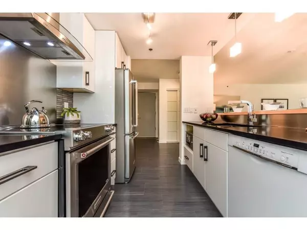 Vancouver, BC V6B 5Z5,289 Drake ST