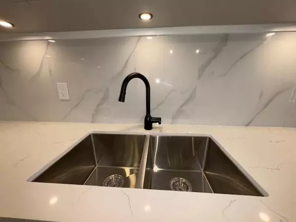 Maple Ridge, BC V2X 5Y6,12109 223 ST #229