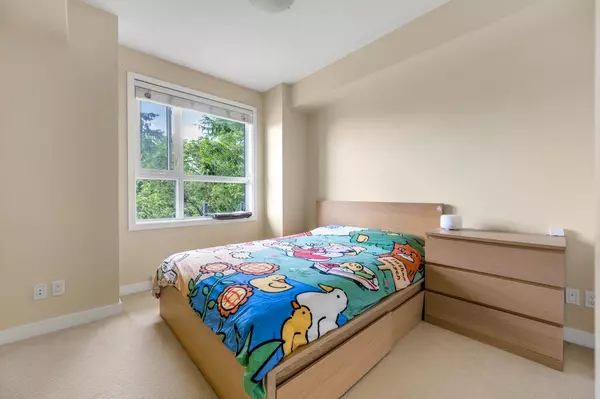 Burnaby, BC V5J 4K2,7777 Royal Oak AVE #320