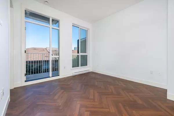 Surrey, BC V3R 0E9,10168 149 ST #316