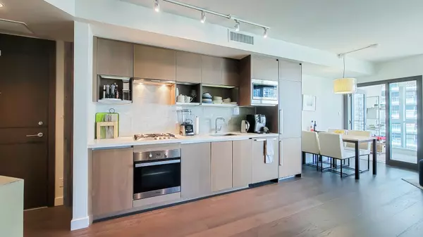 68 Smithe ST #1220 Vancouver, BC V6B 0P4